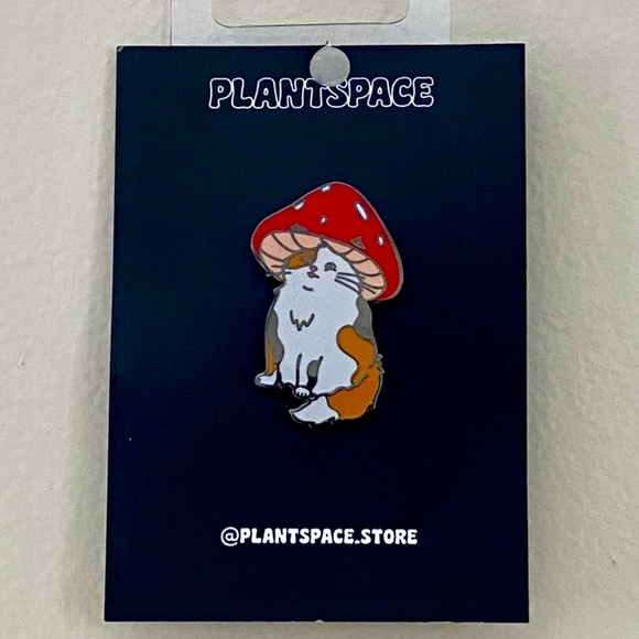 Cute Calico Cat Kitten Mushroom Toadstool Hat Carded Enamel Pin NWT! - Picture 2 of 4